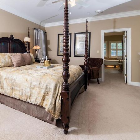 Pleasanton Courtyard Bed And Breakfast Fayetteville Exteriör bild