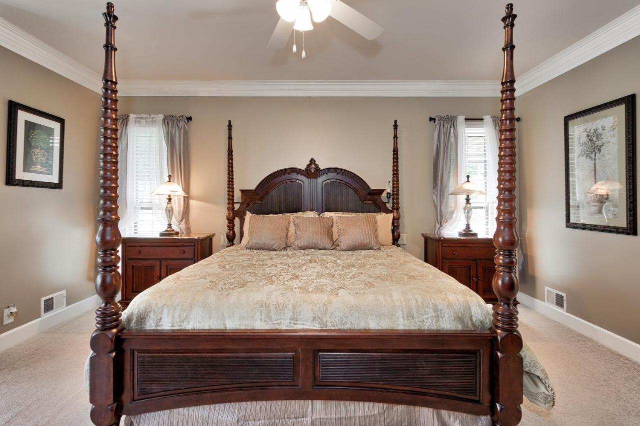Pleasanton Courtyard Bed And Breakfast Fayetteville Exteriör bild