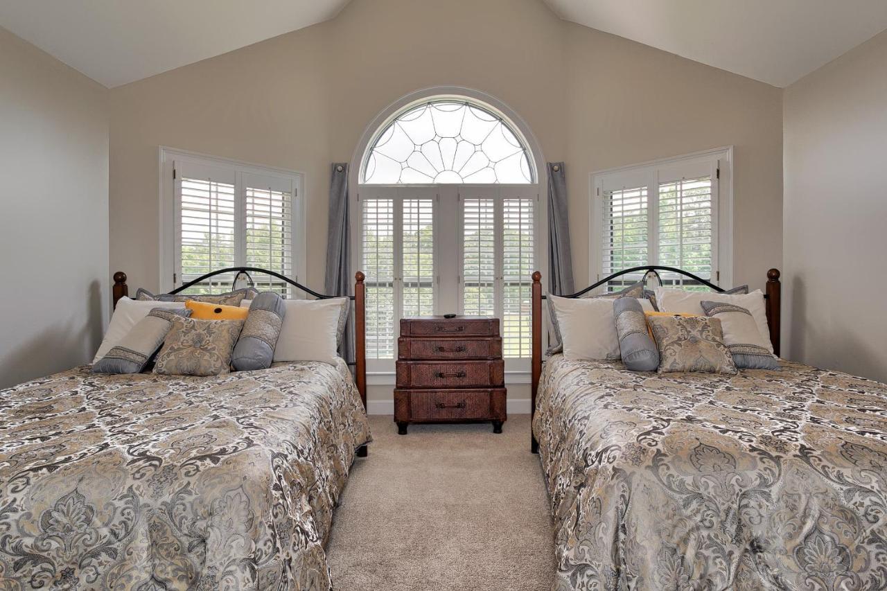Pleasanton Courtyard Bed And Breakfast Fayetteville Exteriör bild