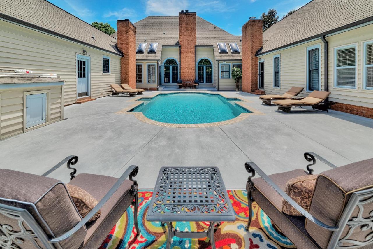Pleasanton Courtyard Bed And Breakfast Fayetteville Exteriör bild